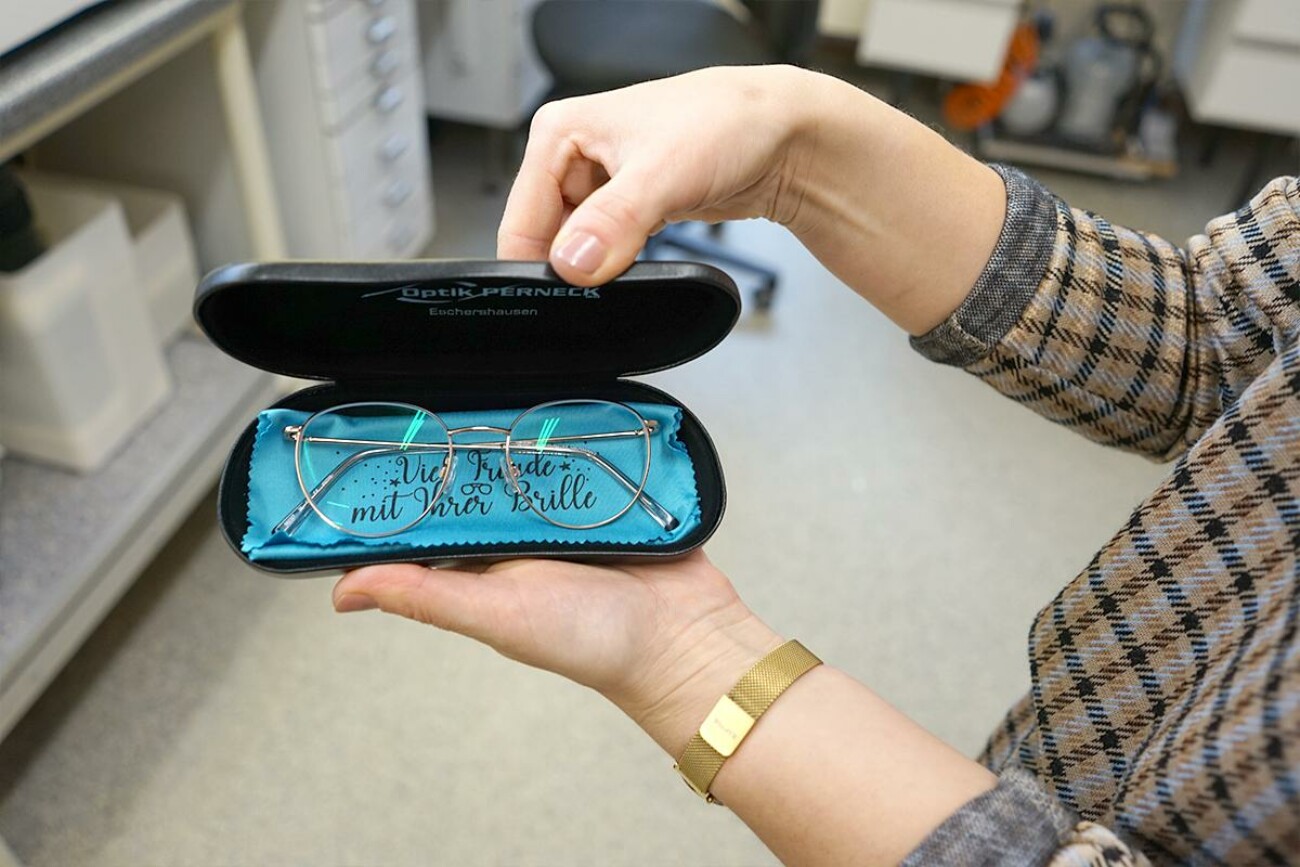 Verkaufsfertige Brille in ihrem Etui