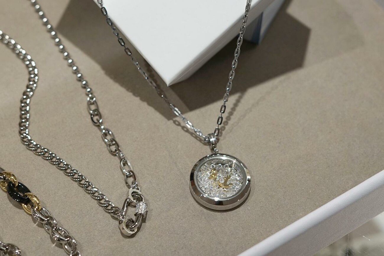 Auswahl an Halsketten der aktuellen Kollektion von Leonardo