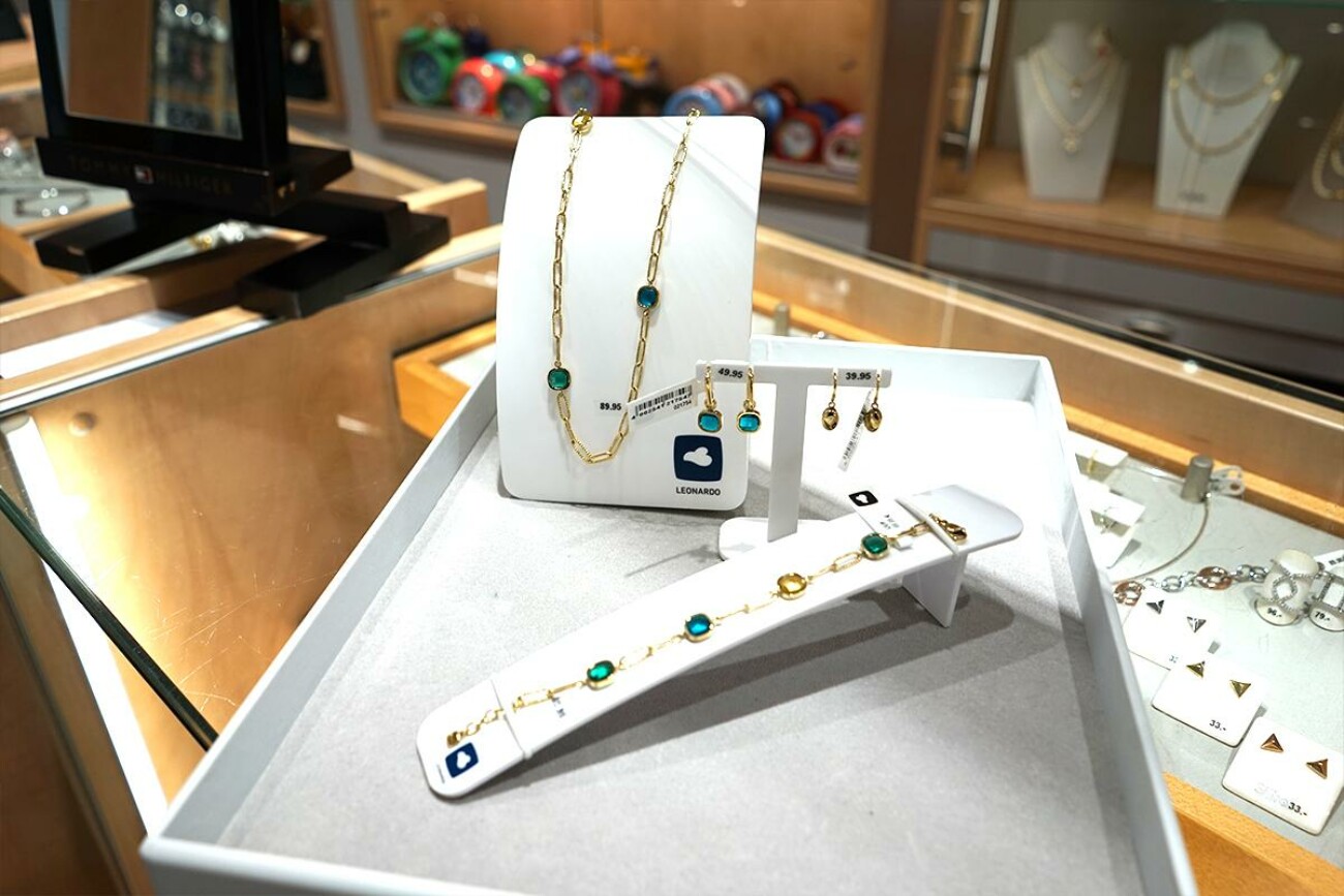 Kette, Armband, Ohrringe von Leonardo