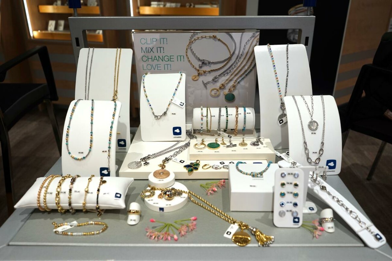 Große Auswahl an Schmuckstücken von Leonardo