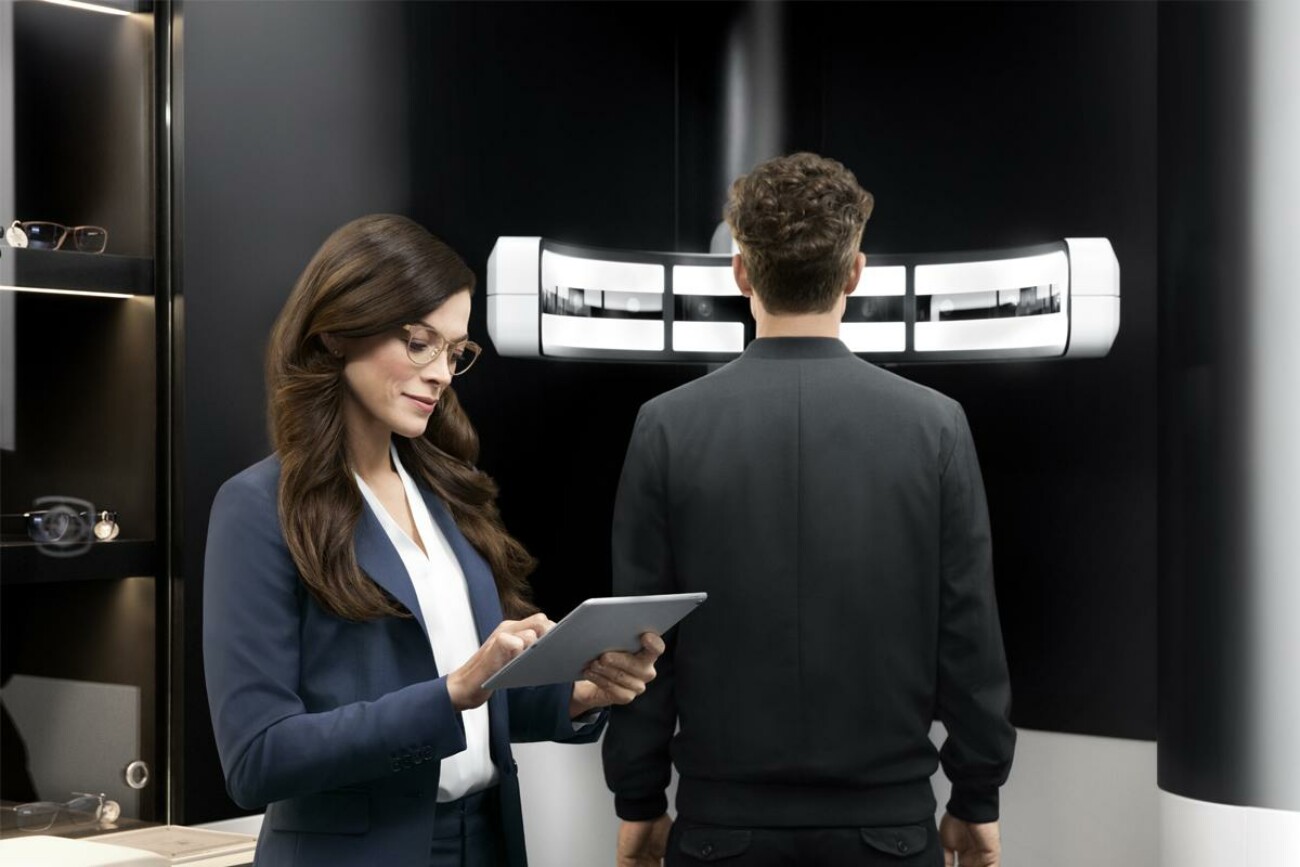 Mann nutzt das VISUFIT 1000