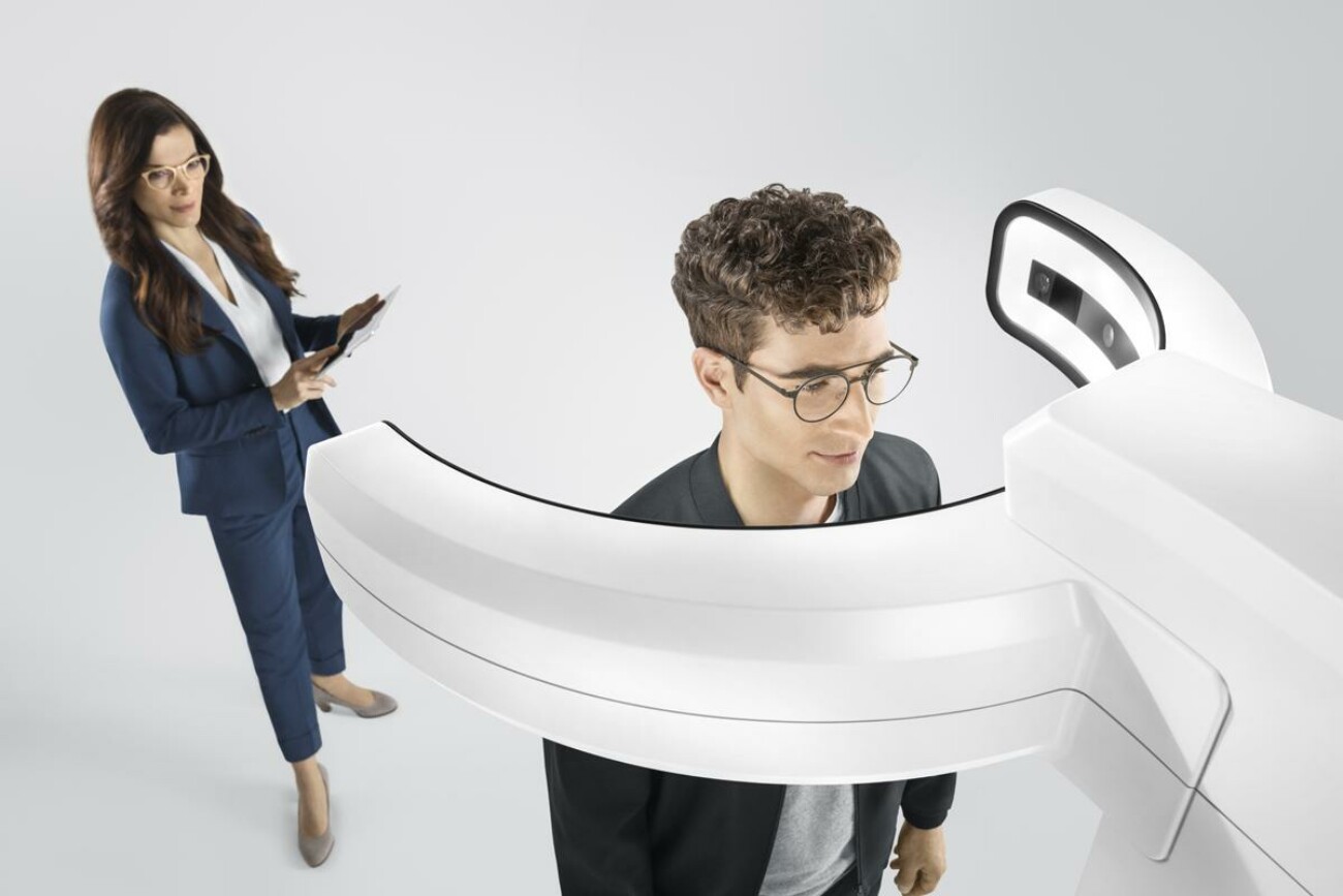 Mann nutzt das VISUFIT 1000